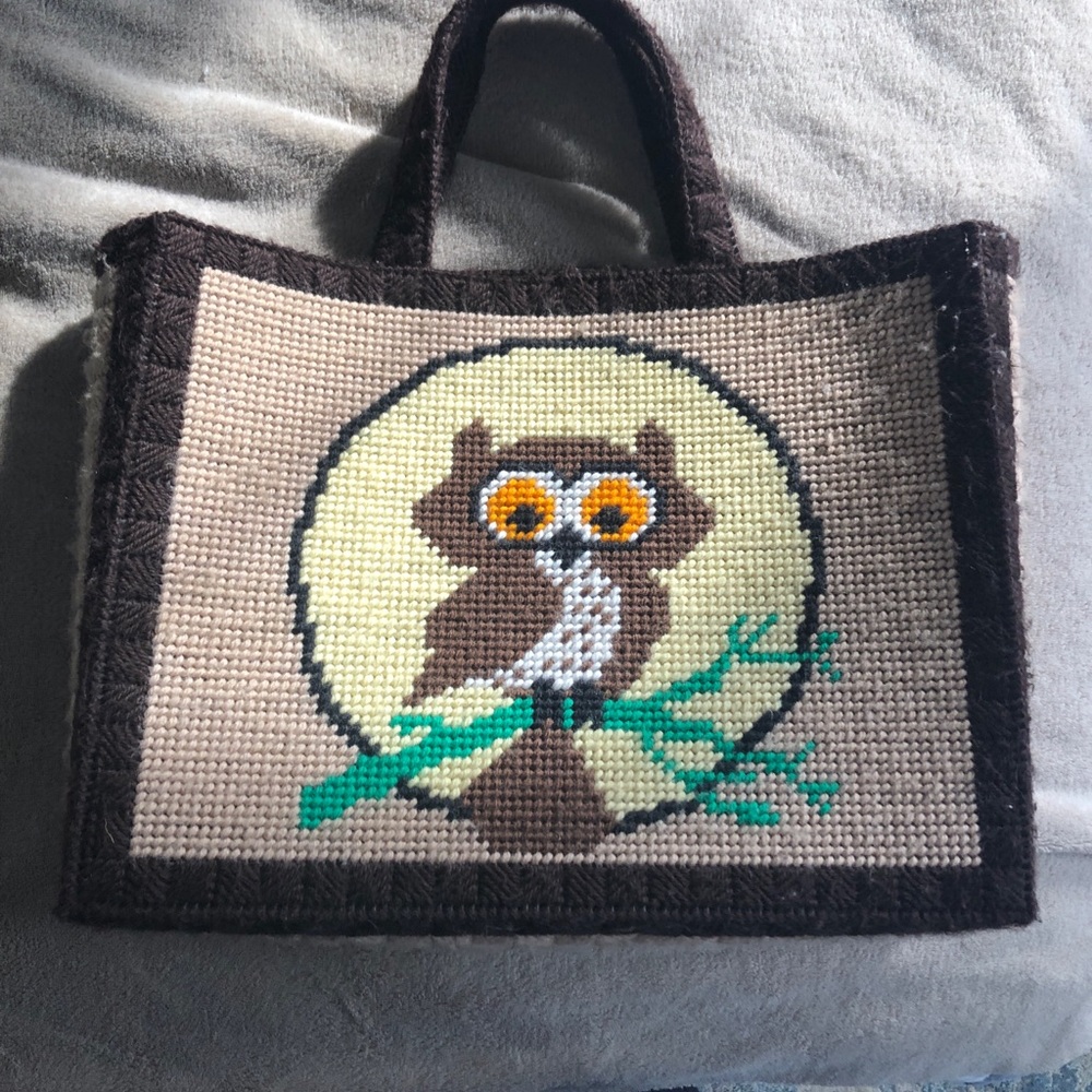 Embroidery hand bag